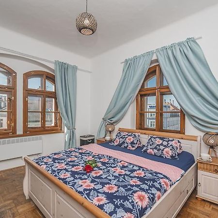 Carolina'S Romantic Apartment Hradec Králové Eksteriør billede