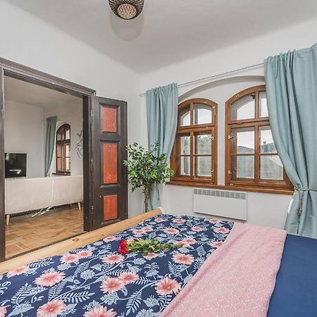 Carolina'S Romantic Apartment Hradec Králové Eksteriør billede