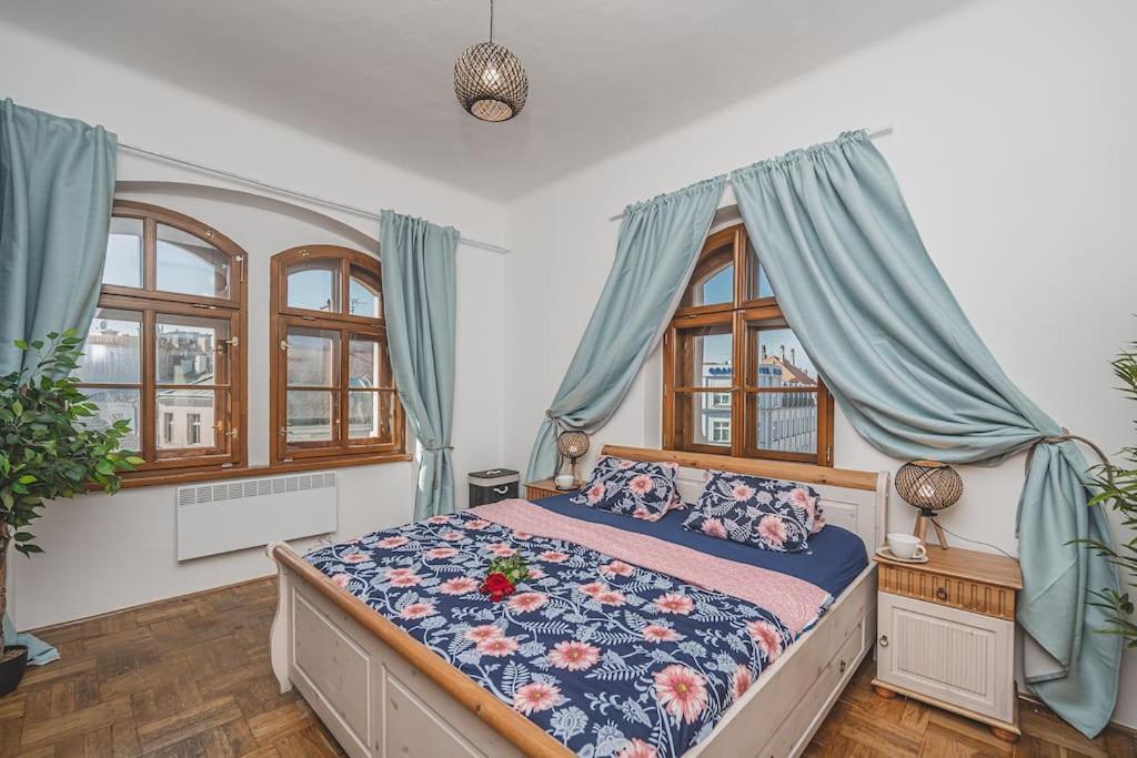 Carolina'S Romantic Apartment Hradec Králové Eksteriør billede