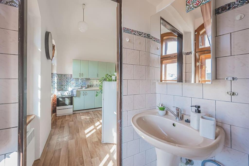Carolina'S Romantic Apartment Hradec Králové Eksteriør billede