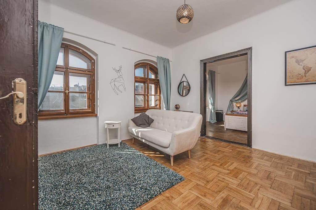 Carolina'S Romantic Apartment Hradec Králové Eksteriør billede