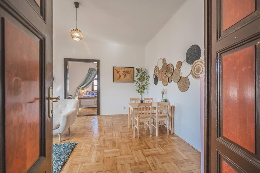 Carolina'S Romantic Apartment Hradec Králové Eksteriør billede